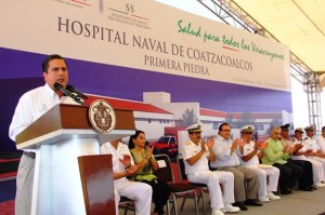 El presidente Joaquín Caballero durante el evento de la primera piedra.