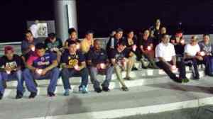 Tatuadores en asta bandera, de luto.