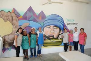 Trabajadores sociales del comedor en Lomas de Barrillas.