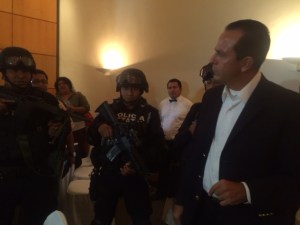 El Secretario de Seguridad Pública, Arturo Bermúdez, presentó a los medios la nueva Policía Estatal acreditable que es completamente armada y con alto perfil. Pidió confiar en ella.