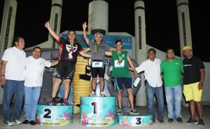 Ganaron por cruzar aguas abiertos con nado.