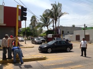 Los semáforos están operando al 100 %.