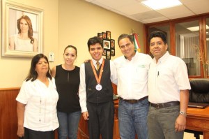 La familia se mostró agradecida con el alcalde Joaquín Caballero por todo su apoyo.