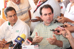 En rueda de prensa, el Senador Pepe Yunes negó que la Reforma Energética le quite recursos a Veracruz.