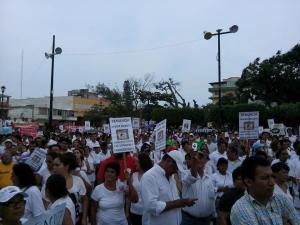 Llevaron lonas, pancartas de protesta y con el grito: ¡que renuncien, que renuncien!