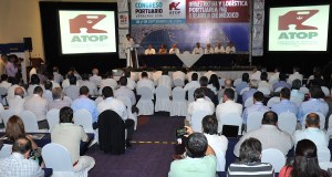 Estuvieron presentes, el delegado de la Secretaría de Economía en el estado, José Antonio Mansur Beltrán; la presidenta de la Mesa Directiva de la LXIII Legislatura del Congreso local, Anilú Ingram Vallines; presidente municipal de Veracruz, Ramón Poo Gil, y el director general de la Administración Portuaria Integral de Veracruz (Apiver), Juan Ignacio Fernández Carbajal.