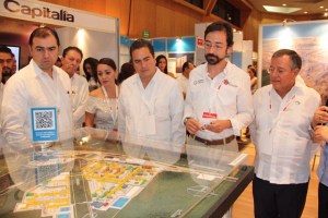 Autoridades de los tres niveles visitan los stands de las empresas contratistas afiliadas a la CMIC.