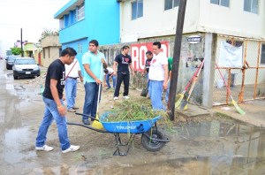 Limpieza en colonias de Coatzacoalcos.