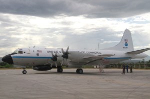 Este es el avión cazahuracanes de EUA que sobrevoló el Golfo de México, frente a Coatzacoalcos.