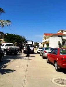 Policía Estatal hace un cerco de vigilancia en el lugar de los hechos.