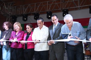Cortaron el listón de la inauguración.