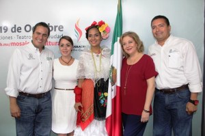 Autoridades municipales presentan Mosaico de Culturas.