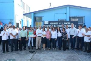 Presentes regidores del Ayuntamiento, autoridades educativas, militares y civiles.