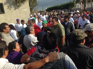 Gobernación Municipal de Coatzacoalcos intenta contener a los dirigentes del MMPV que se manifestó en los Juegos Centroamericanos.