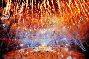 Majestuoso escenario con fuegos artificiales.