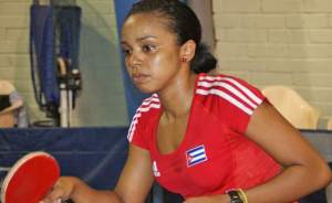 La atleta cubana Sandra Mustelier, de tenis de mesa, fue la primera en abandonar su delegación.