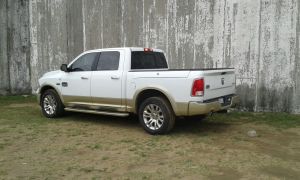 Iba a bordo de una camioneta de lujo.