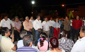 En reunión con los vecinos.