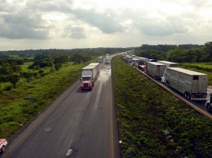 Fluido el tráfico. (FOTO.- JOSE ALFREDO ESTRELLA)