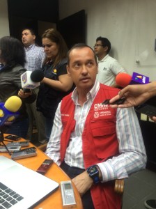 Sergio Amaro informa que se puede realizar pedidos de pipas al teléfono 16 3 63 00 en CMAS Coatzacoalcos. DESDE las siete de la mañana las pipas de agua comienzan sus labores de distribución por la ciudad, el servicio es gratuito.