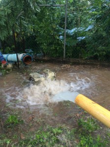 El agua al ser extraída del subsuelo puede tener concentración de minerales pero aún así cumple la NOM.