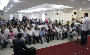 Estuvieron presentes regidores, funcionarios del Ayuntamiento, de la CMAS y representantes de Cámaras Empresariales.