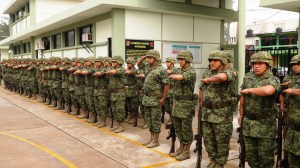 Militares de Coatzacoalcos hacen ceremonia en el relevo de mandos.