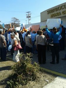 Frente a la Sub-Procuraduría General de Justicia hicieron un plantón.