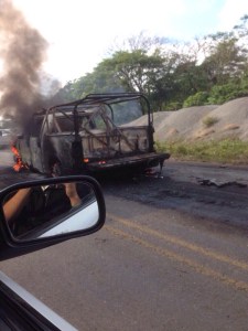 Así quedó la patrulla de la Policía Municipal de Lerdo de Tejada tras ser atacada por una célula criminal.