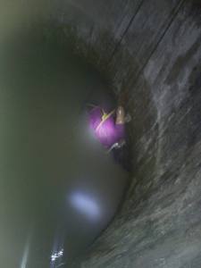 Los secuestradores levantaron y  asesinaron a una joven de 17 año para después esconder el cadáver en un pozo.