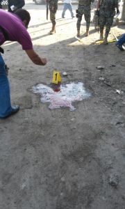 En el levantamiento del cadáver, con pruebas periciales.