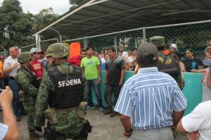 La Marina tuvo que intervenir para que les entregaran a los secuestradores, que estaban retenidos por los colonos de Martínez de la Torre y amenazaban con lincharlos.
