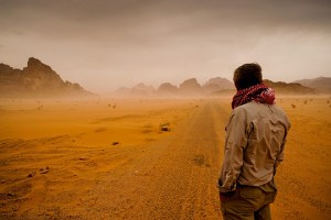 Toda persona enfrenta una vez en su vida la soledad del desierto.