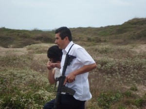 Los elementos judiciales agresores.