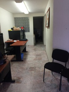 Vacías quedaron las oficinas.