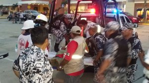 Los heridos tuvieron que ser trasladados hasta en patrullas, por quemaduras leves.