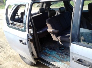 Los indocumentados destruyeron una camioneta que estaba estacionada.