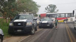 La Policía Federal resguarda los puntos de bloqueo.