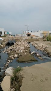 Coatzacoalcos recibirá así el turismo: con playas contaminadas por las aguas negras.
