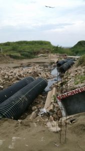En la calle Volcanes, en Las Dunas, hay más descargas hacia el mar lo que genera contaminación.