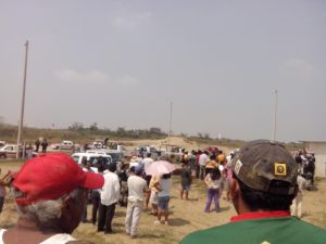 Más de 50 personas, jóvenes centroamericanos, intentaron invadir predio Los Almendros.