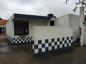 La caseta en la colonia Puerto México está inútil, ociosa y abandonada.