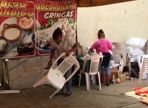 Los puesteros hicieron lo suyo; limpiaron de arena... se preparan para la fiesta.