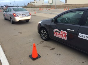 Se simuló un circuito vial para que el vehículo demostrara su desempeño.