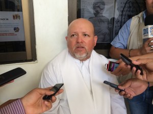 Alejandro Cañetas, presbítero encargado del Santuario.