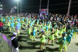 Las comparsas y batucadas hicieron un gran esfuerzo por complacer al público.