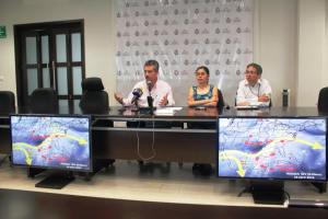 Ante esta onda de calor recomendó: No exponerse por periodos prolongados a los rayos solares, mantenerse hidratado (tomar agua o líquidos sin endulzante), utilizar ropa de manga larga y en tonos claros (preferentemente de algodón), asimismo utilizar gorra, sombrero, sombrilla y bloqueador solar. Si siente algún malestar acuda a la brevedad al centro de salud. Asimismo recomendó evitar acciones que pudieran derivar en incendios forestales.