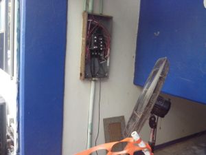 Expusieron mala condición de los aires acondicionados en las aulas.