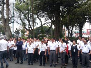 En Xalapa, los edificios públicos desalojaron a la gente y se instalaron en el parque Juárez.