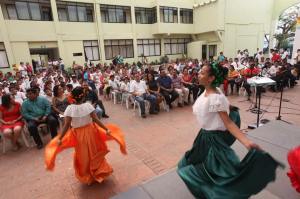 Hubo bailables durante la conmemoración en el Anexo al Palacio Municipal.